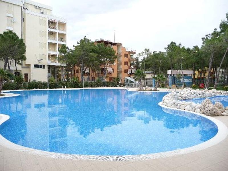 Dolce Vita Hotel Kryemedhej Exterior photo